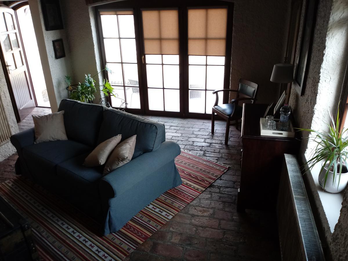 城墙背面公寓式酒店 波兹南 外观 照片